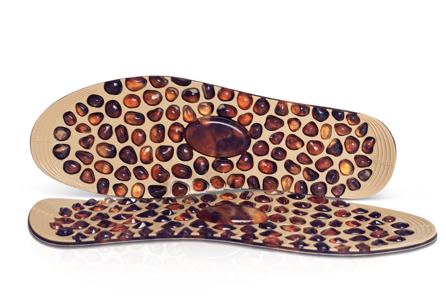 Side view of Neat Feat Massage Gel Insoles in beige with tiger’s-eye-coloured gel pebbles, one insole lying flat and the other standing on its edge, both showing the top side.